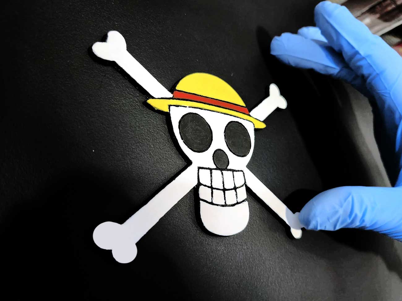 Bringing-Every-Element-Together6 One Piece Jolly Roger emblem installed on the custom Gear 5 display case.