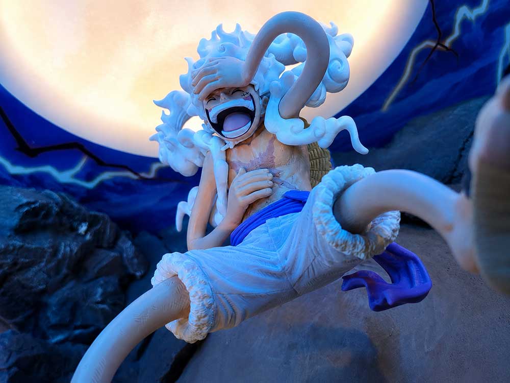 Custom-Diorama-Studio-handcrafted-action-figure-diorama-featuring-Gear-5-Luffy-with-illuminated-moon-and-cinematic-display-scene Custom Diorama Studio handcrafted action figure diorama featuring Gear 5 Luffy with illuminated moon and cinematic display scene